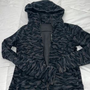 Lululemon Camo Hooded Zip Up Jacket Size 4